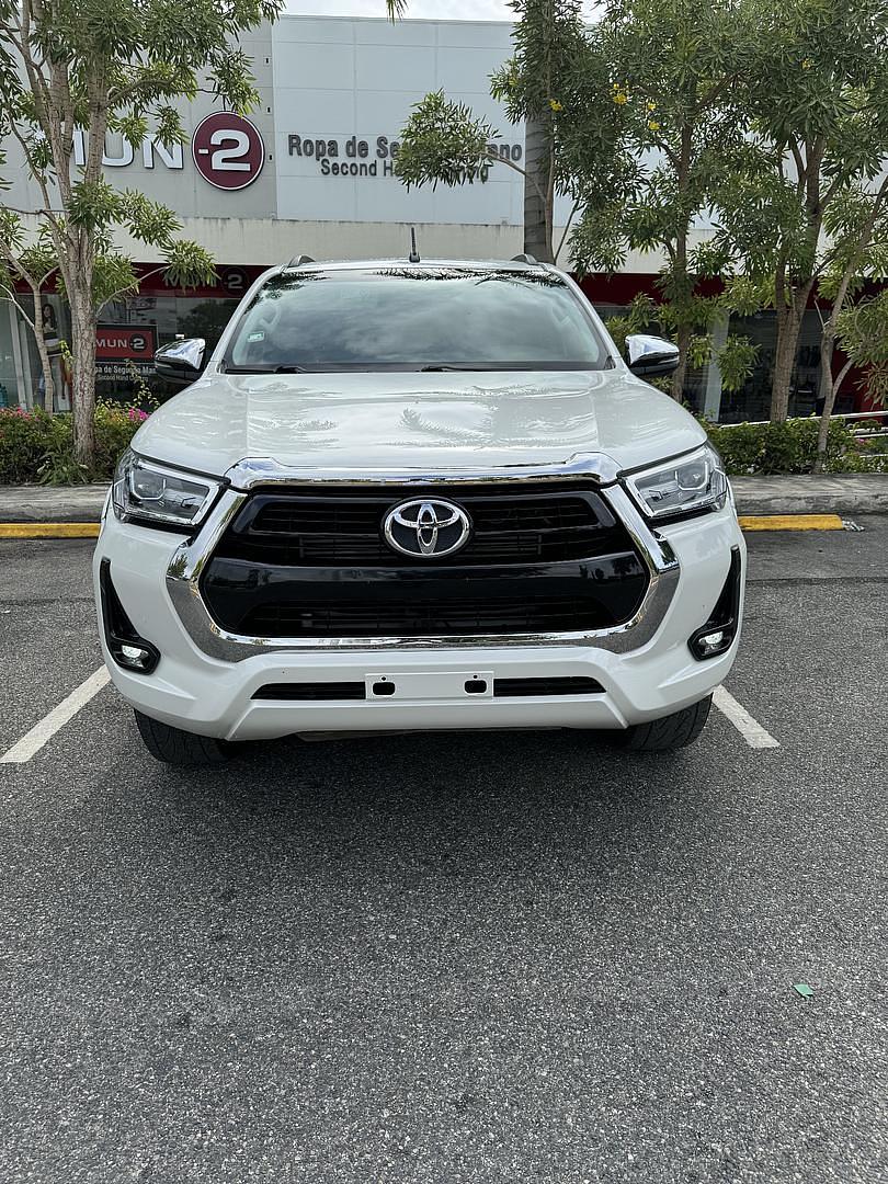 jeepetas y camionetas - TOYOTA HILUX LIMITED LA FULL 4x4  AÑO 2021 DE LA CASA 