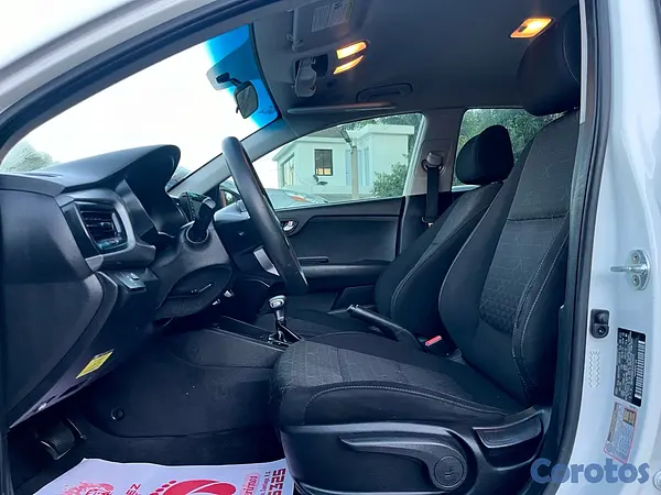 carros - kia Rio 2020 8