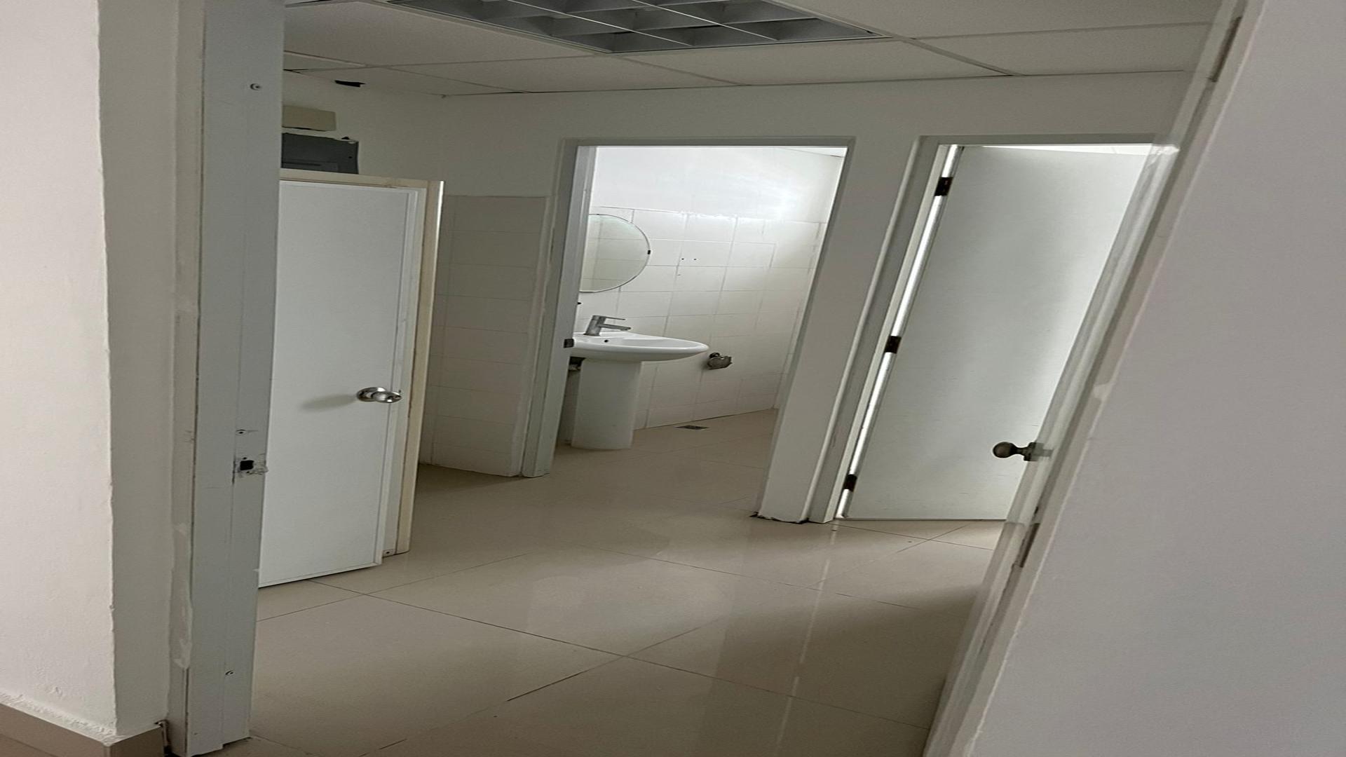 oficinas y locales comerciales - Alquilo 2do.Nivel Uso Comercial 10