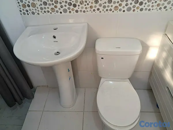 decoración y accesorios - Combos inodoro y lavamanos nuevo  incluye  llave $ 2