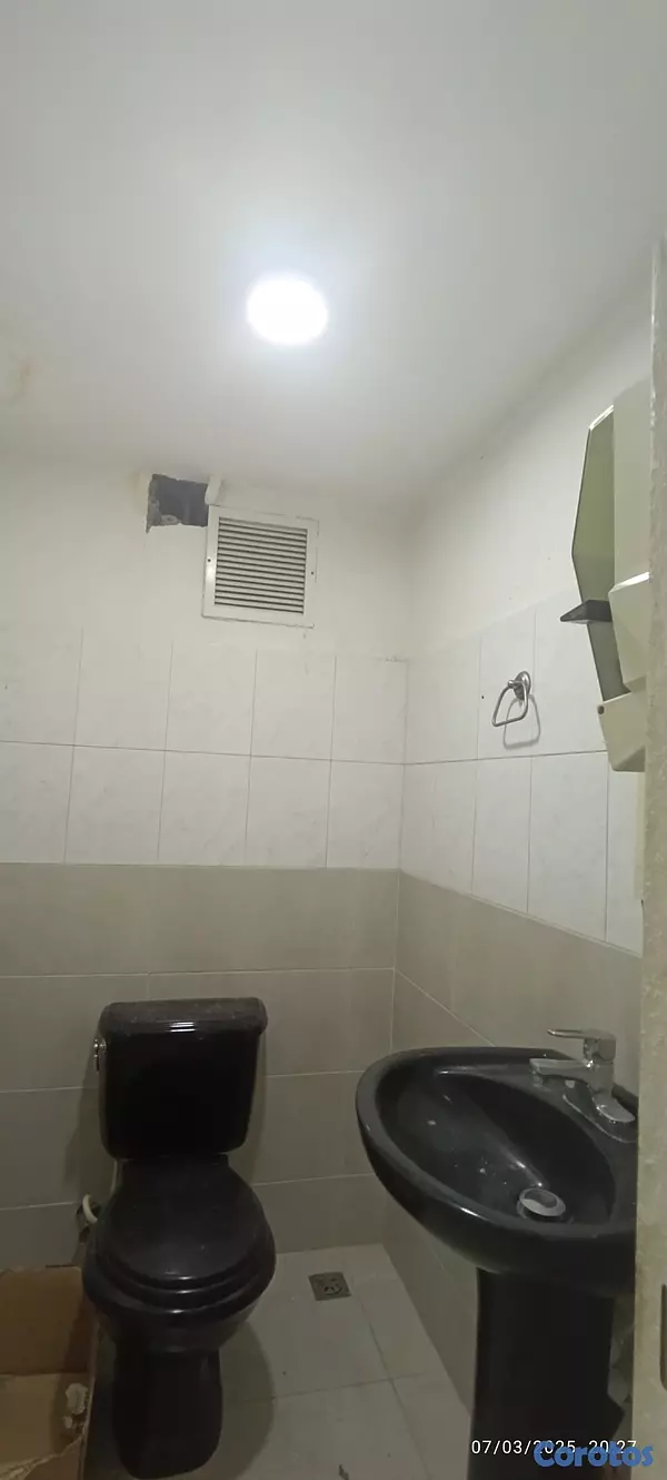 oficinas y locales comerciales - Local amplio ideal bar, estética centro llamadas, puedes quitar las divisiones  8