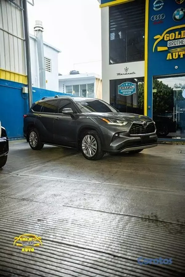 jeepetas y camionetas - Toyota Highlander Platinum 2023 Clean Carfax 1
