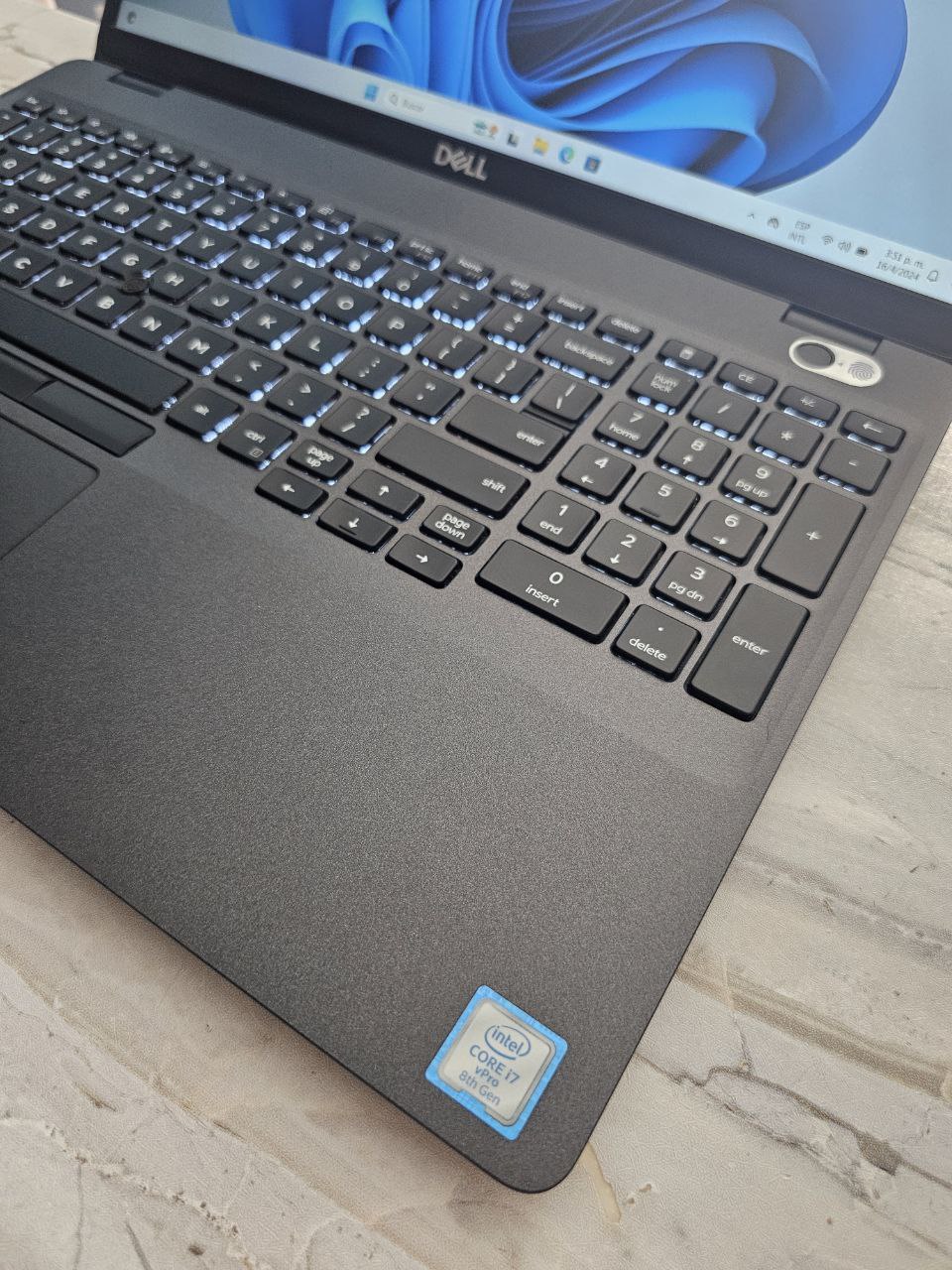 computadoras y laptops - LAPTOP DELL I7 8TH GEN 16GBRAM 500GBSSD TOUCH COMO 5