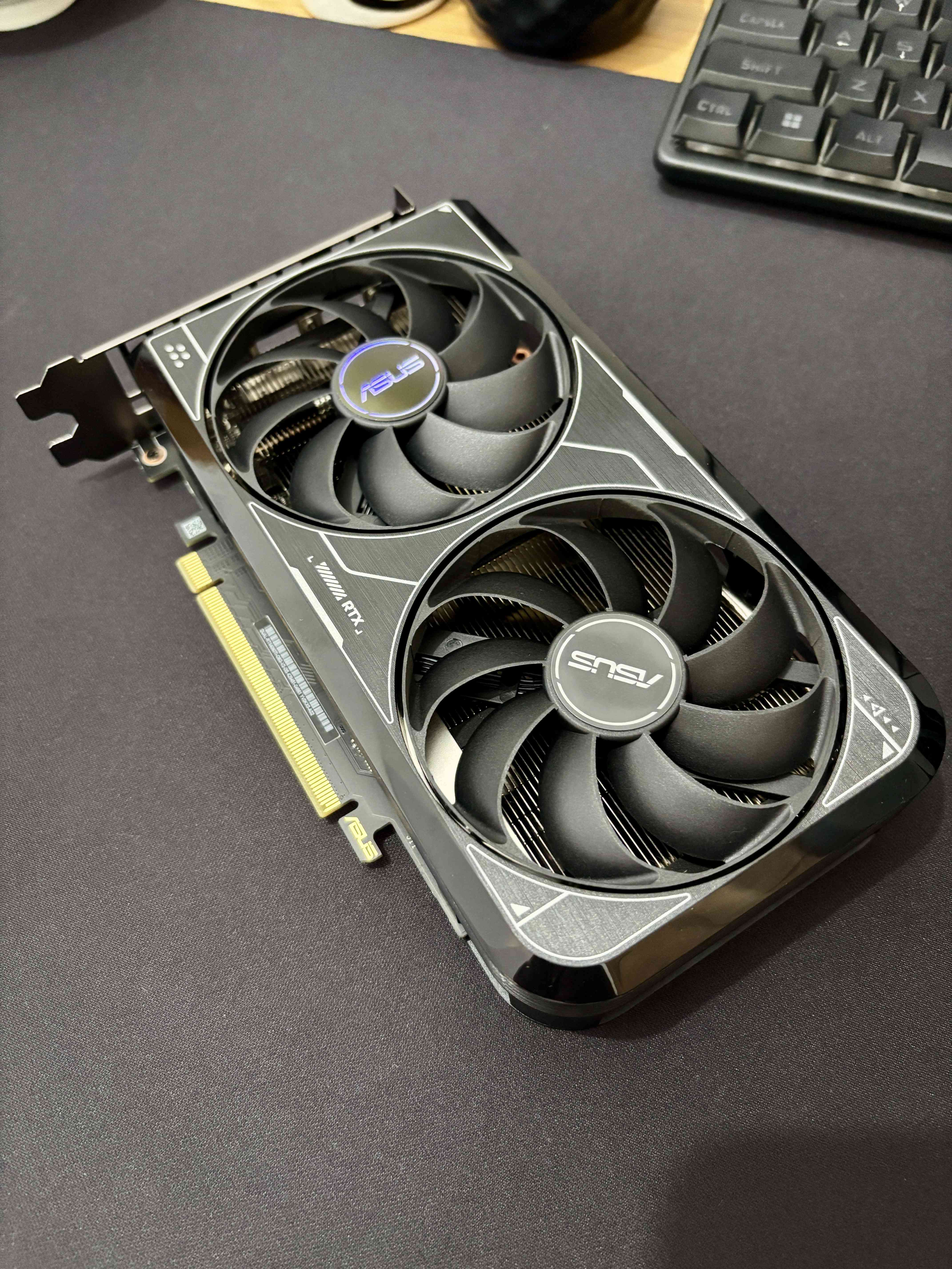 computadoras y laptops - ASUS Dual GeForce RTX 4060 Ti 8GB 1