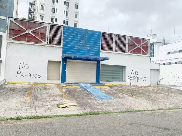 oficinas y locales comerciales - Local céntrico en Naco  2