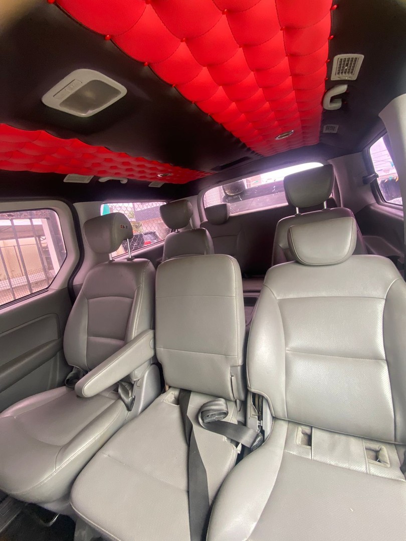 jeepetas y camionetas - HYUNDAI GRAND STAREX 2020 NEGRADESDE: RD$ 1,750.000 4