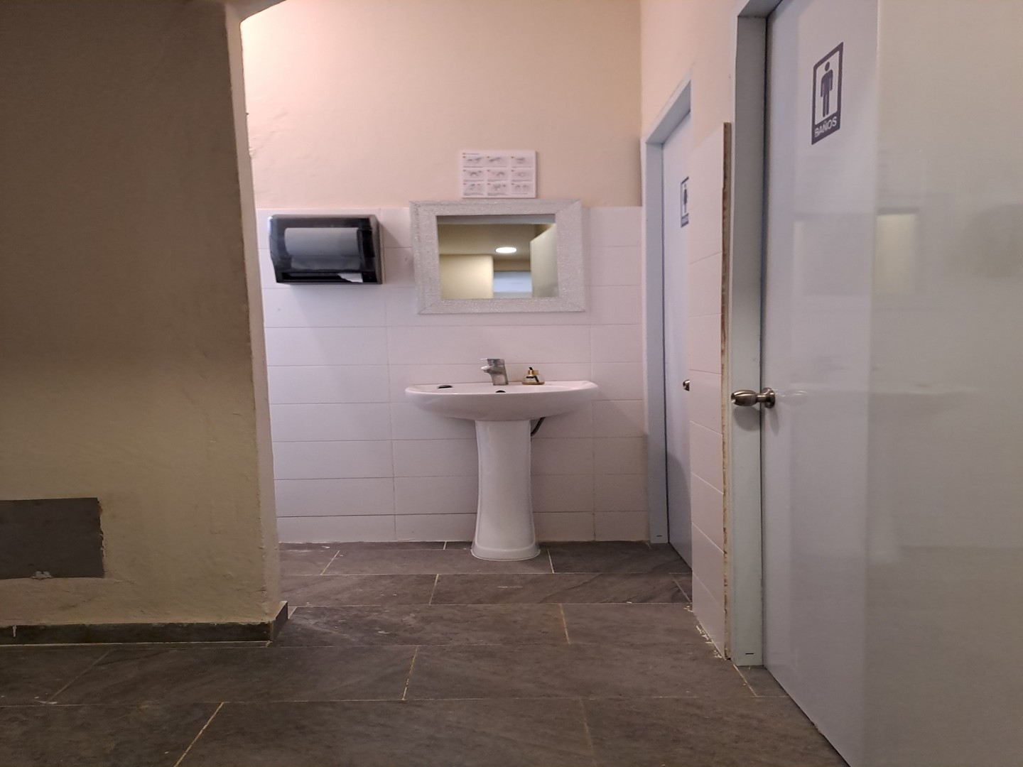 oficinas y locales comerciales - Alquilo local 1er piso 16 mts en  Don Bosco  6