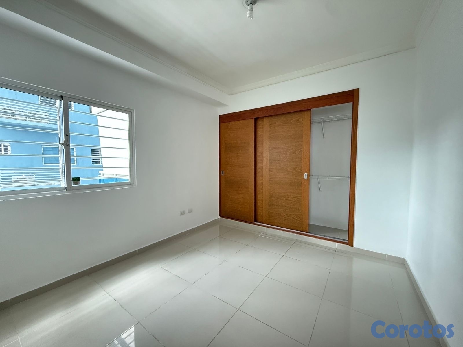 apartamentos - vendo Evaristo Morales dos habitaciones 2.5 baños dos parqueos balcón servicio  8