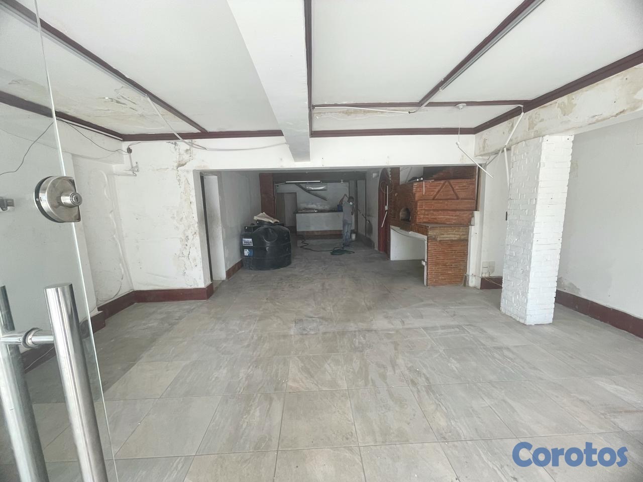 oficinas y locales comerciales - Local céntrico en Primer nivel 6