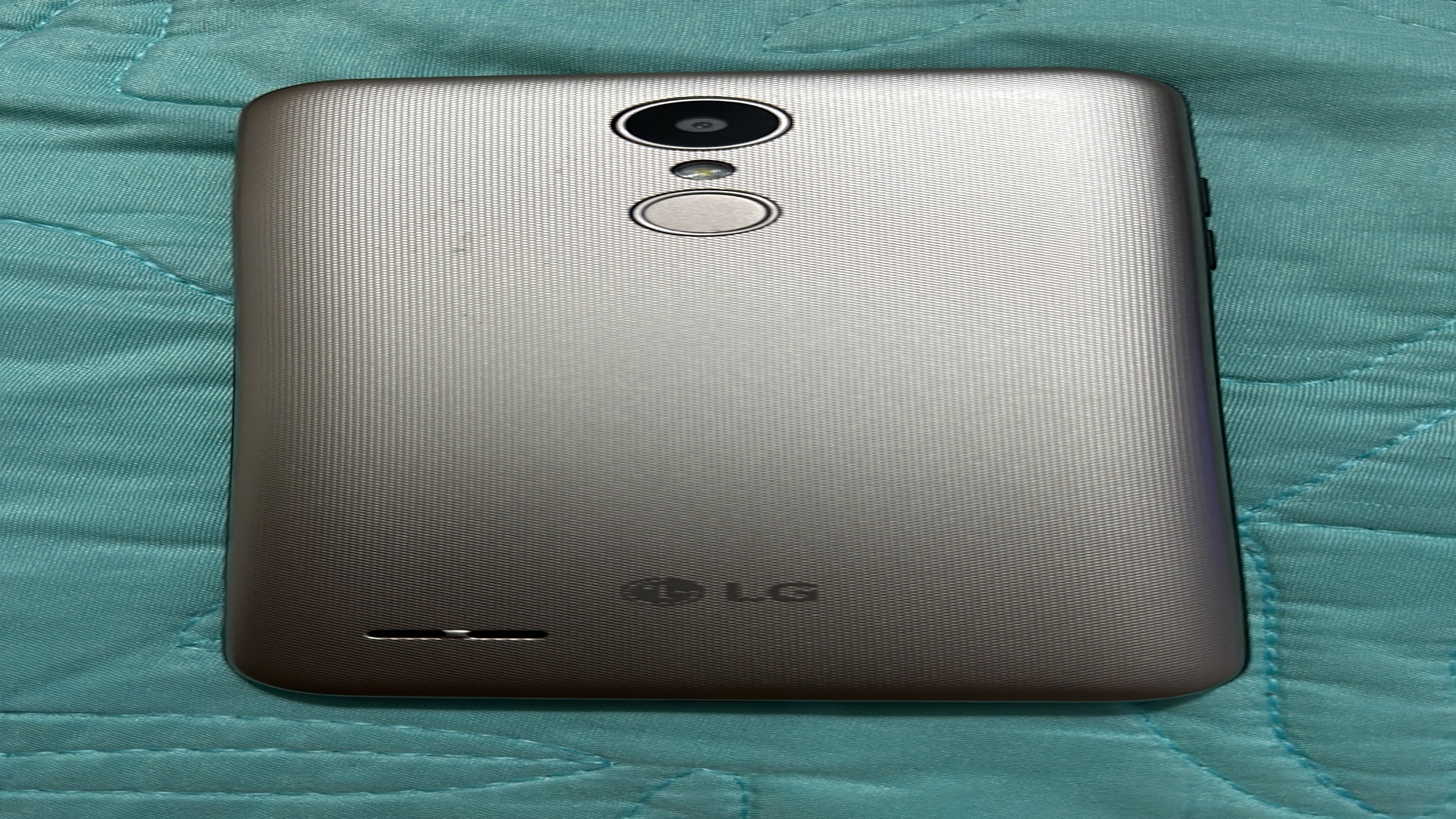 celulares y tabletas - LG SP 200 16 Gb solo interesado bloqueado de compañía 3 disponible como nuevoo
 4