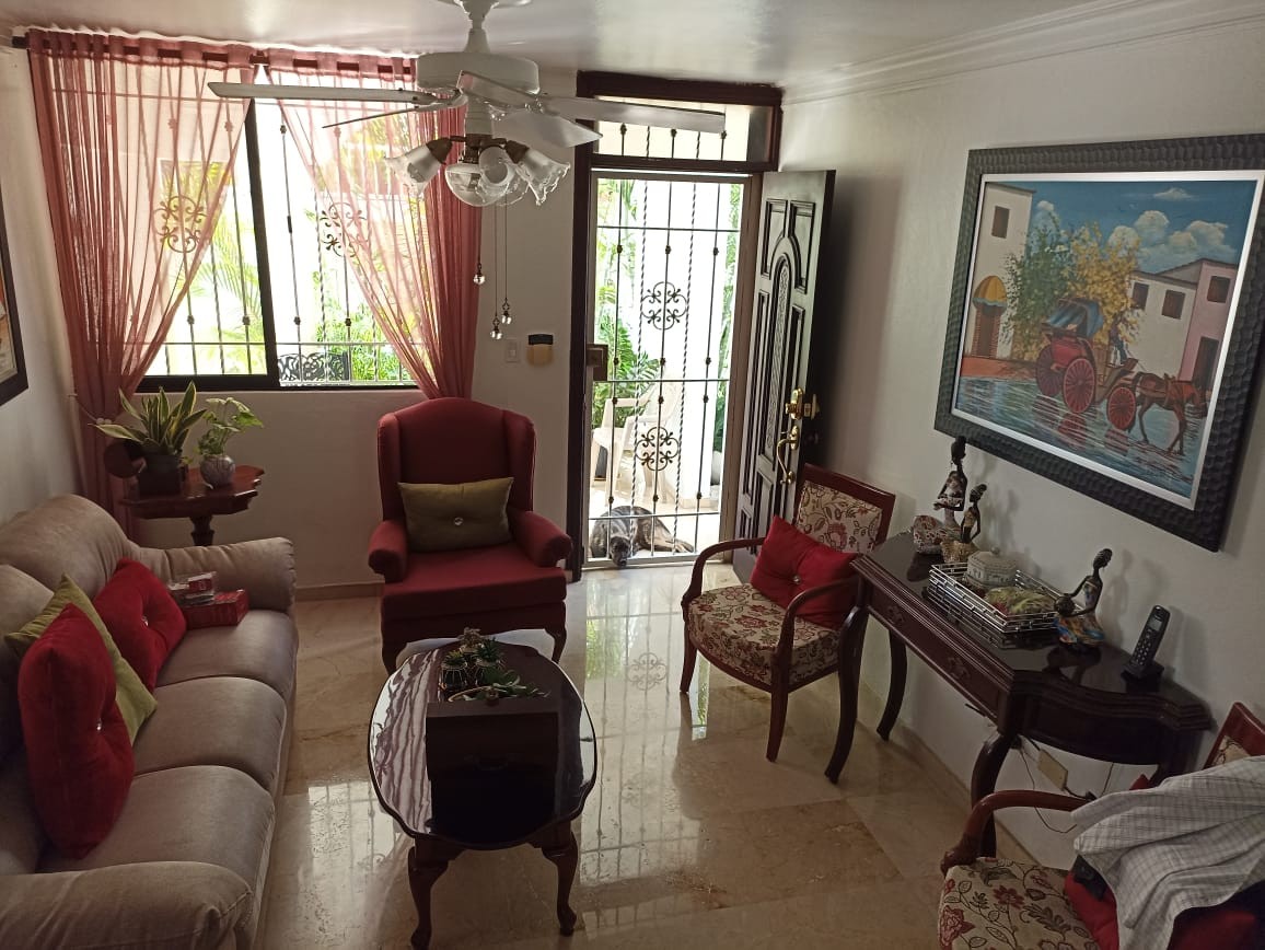 casas - Urbanización tropical, km 7 de la independencia. 

Hermosa casa con patio grande 8