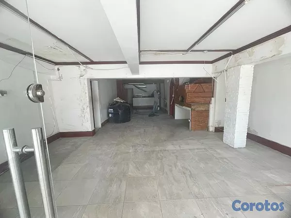 oficinas y locales comerciales - Local céntrico en Primer nivel 7