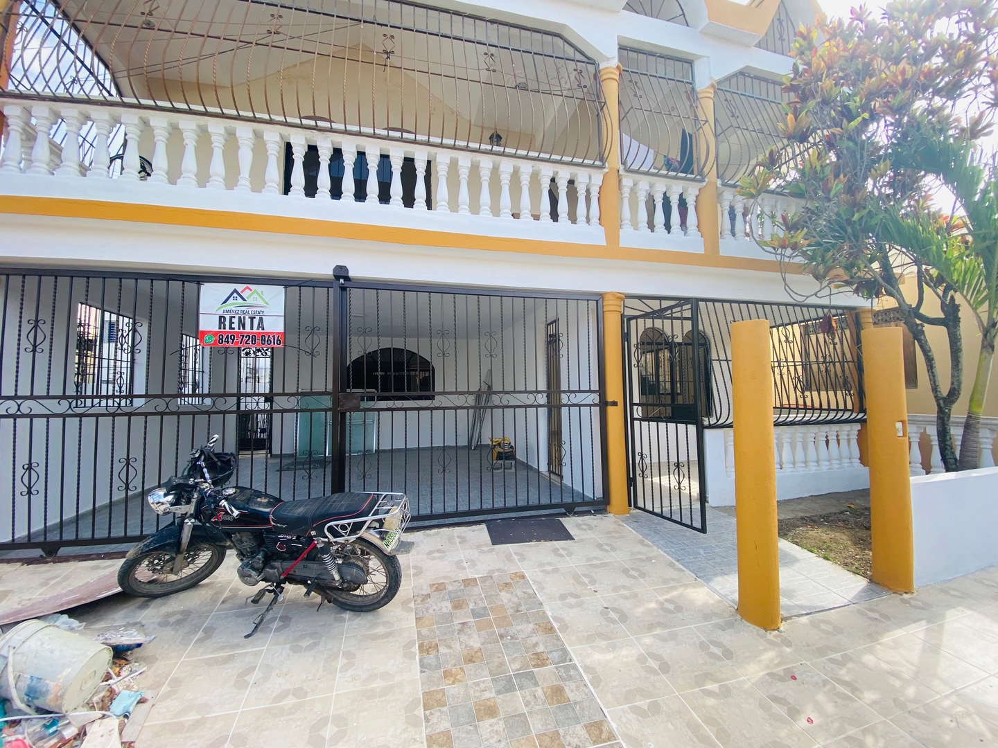 casas - CASA EN RENTA EN SANTIAGO DE LOS CABALLEROS POR LOS REYES 