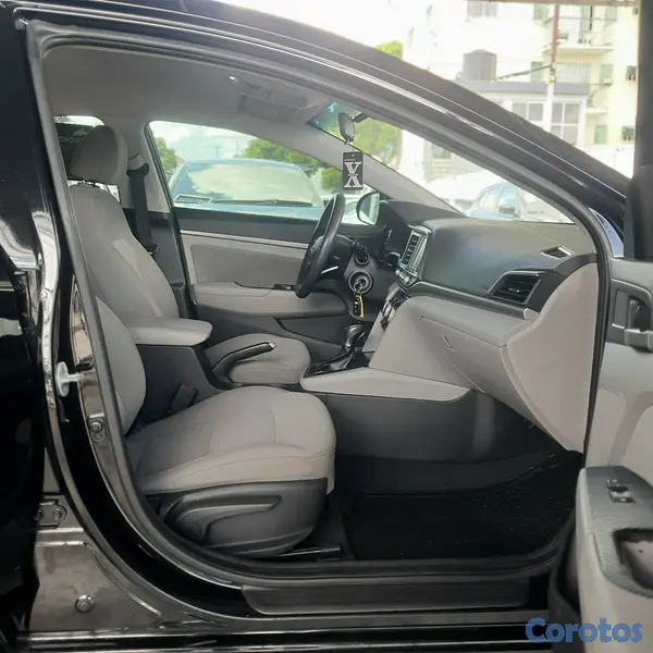 carros - HYUNDAI ELANTRA SEL 2019 RECIEN IMPORTADO 3