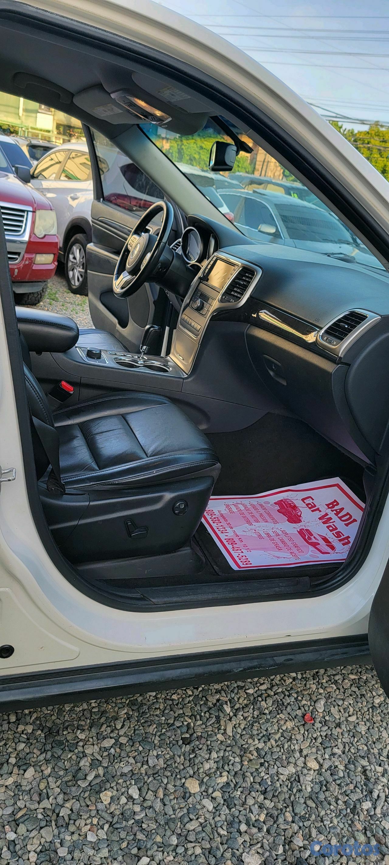 jeepetas y camionetas - JEEP GRAND CHEROKEE LAREDO 2011 5