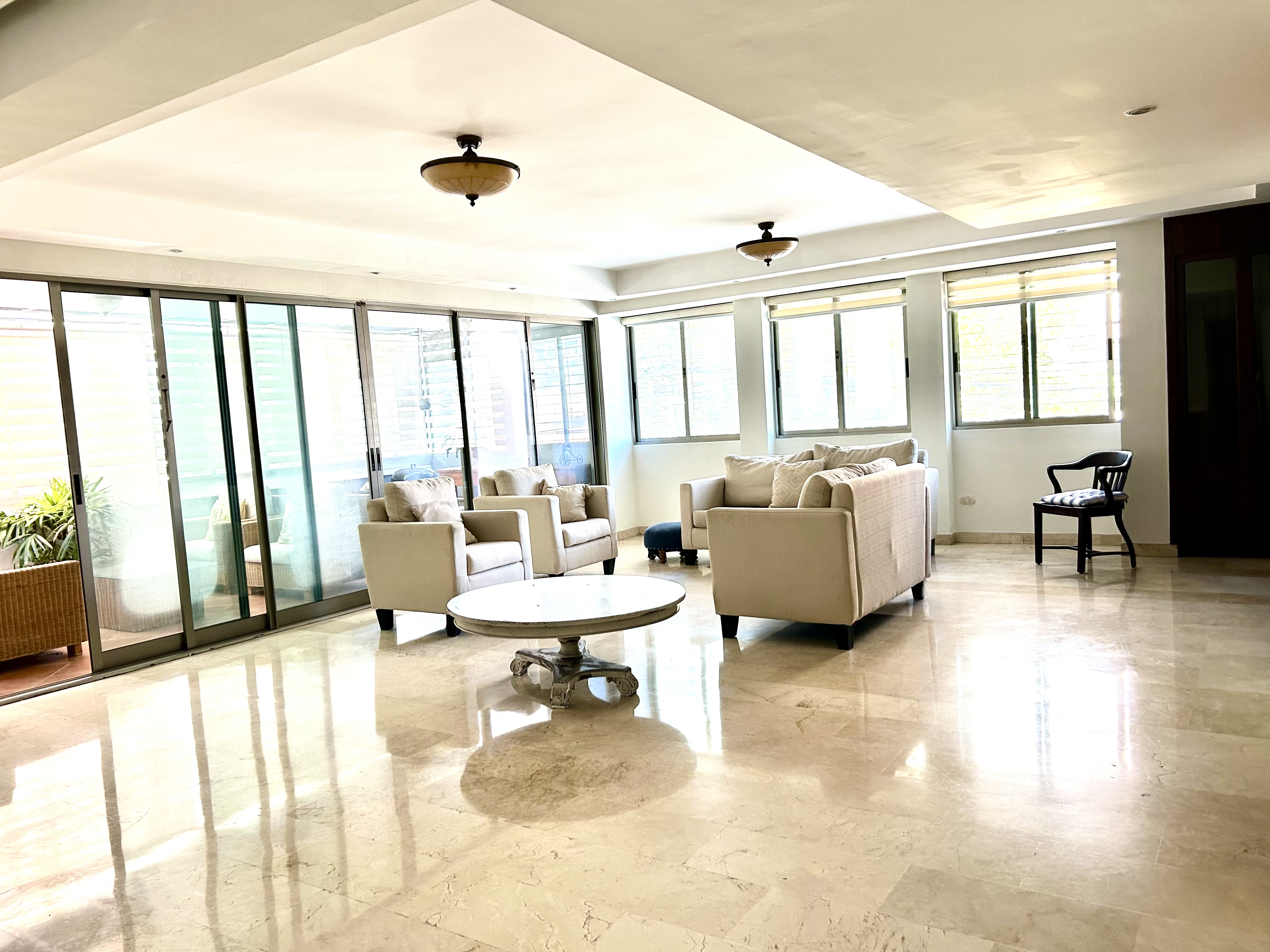 apartamentos - Alquiler de Apartamento en Naco Torre Familiar