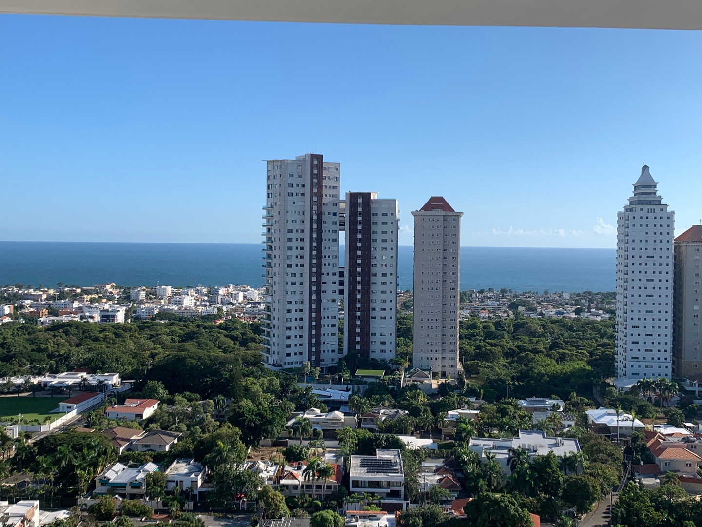 penthouses - Vendo penthouses en Los Cacicazgos
Piso alto 320. Mt2. 
4 habitaciones 
4 baños 