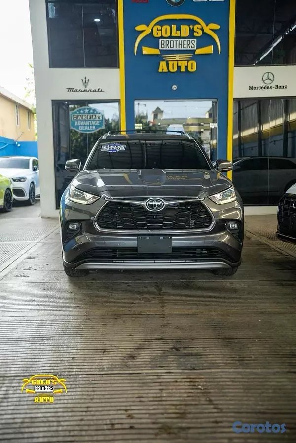 jeepetas y camionetas - Toyota Highlander Platinum 2023 Clean Carfax 2
