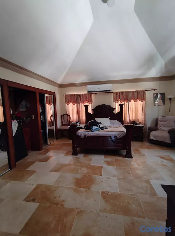 casas - Edificio Multifamiliar - Genera RD$83,500/mes - Fr 2