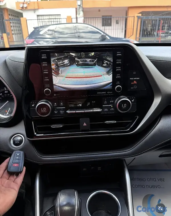 jeepetas y camionetas - Toyota Highlander XLE 2020 9