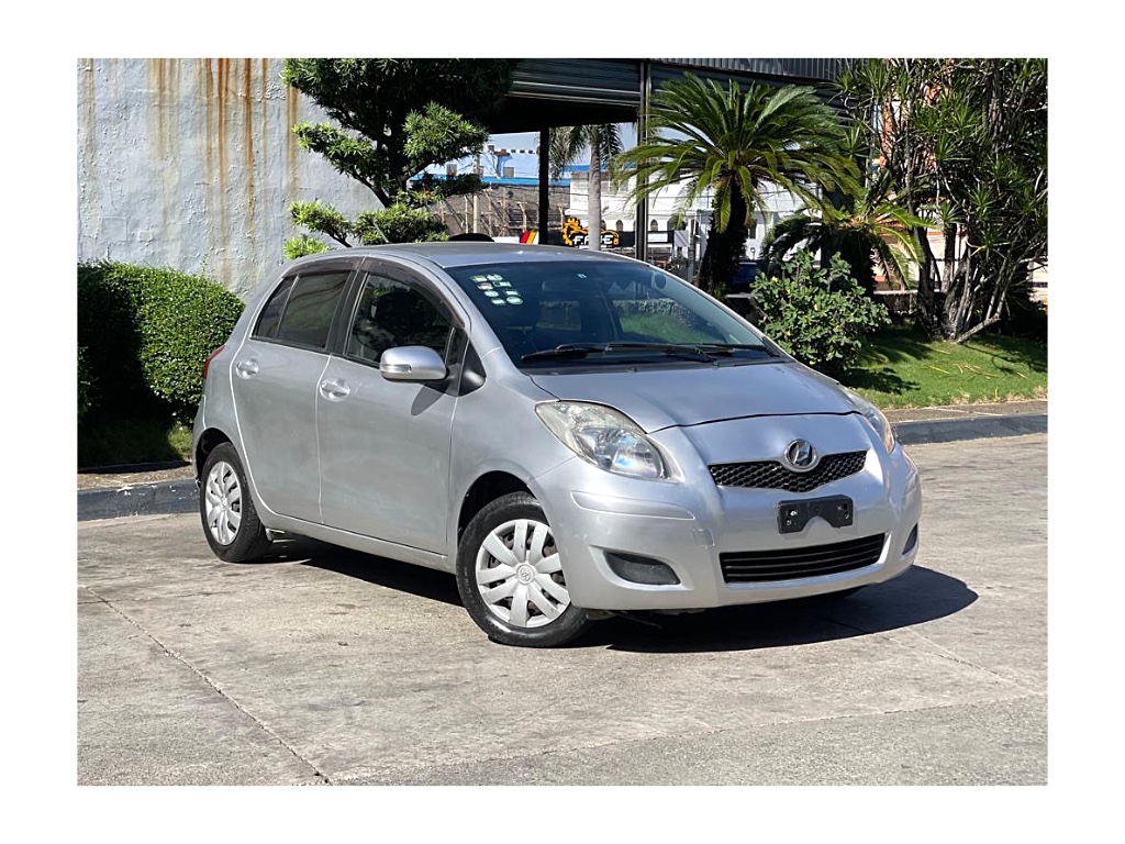carros - TOYOTA VITZ 2011  MOTOR DE 4 CILINDROS UNICA  DUEÑA EN RD PERFECTOS CONDICIONES