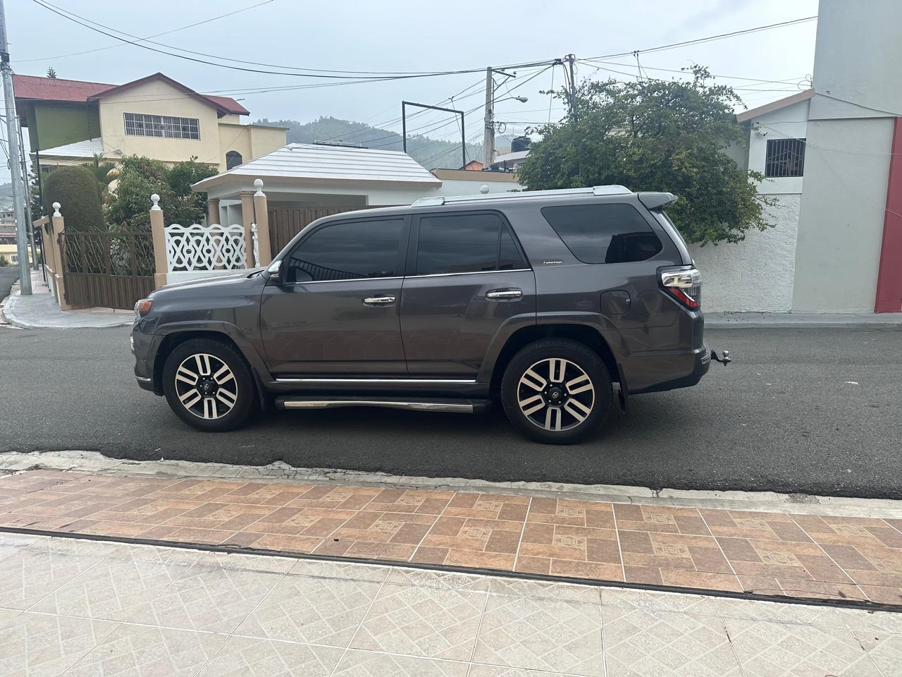 jeepetas y camionetas - Toyota 4runner limited 2014 2