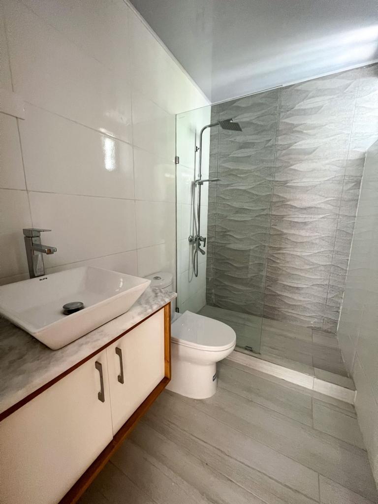 apartamentos - Apartamento con Seguridad 24/7 en Llanos de Gurabo 1