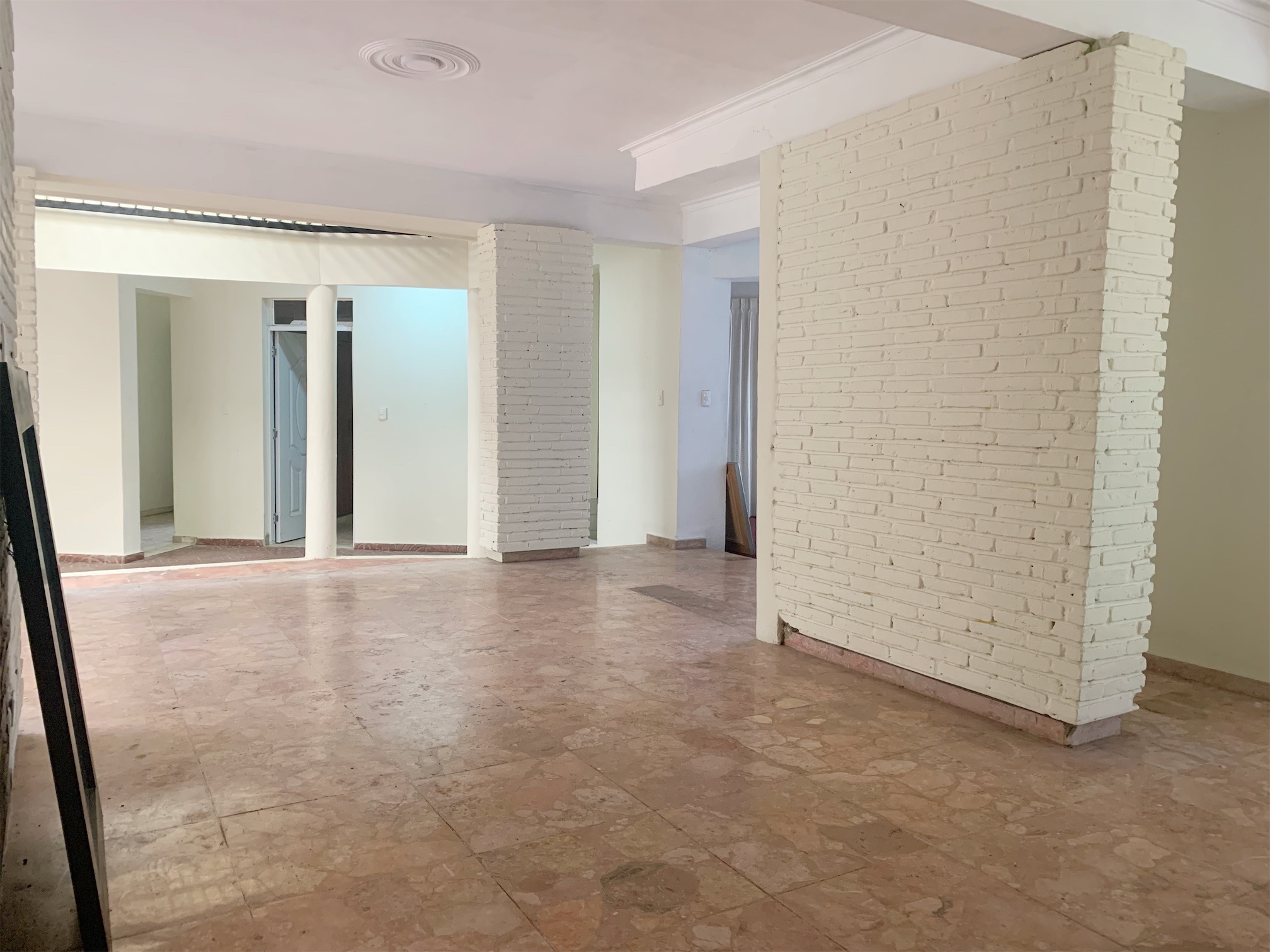 oficinas y locales comerciales - De oportunidad para negocio o vivienda 2