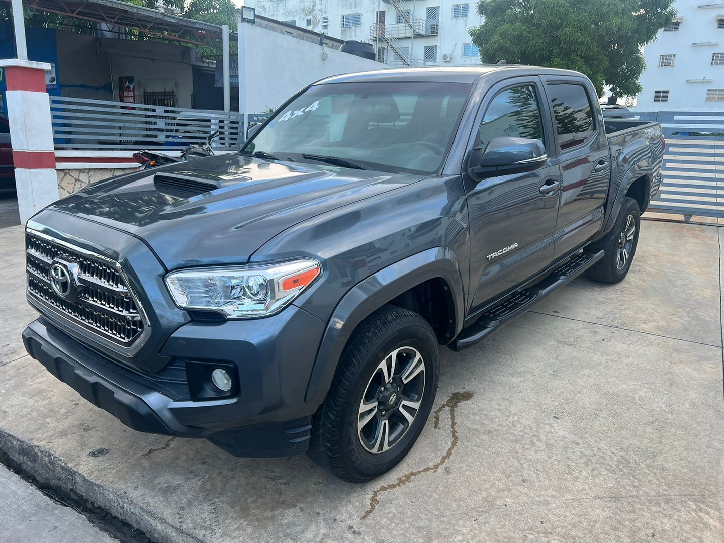 jeepetas y camionetas - toyota tacoma  0