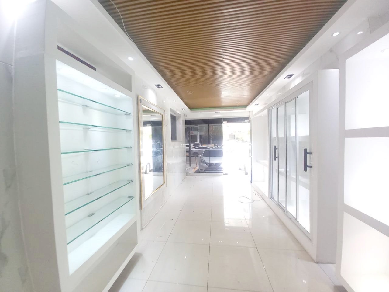 oficinas y locales comerciales - Local en Bella vista  2