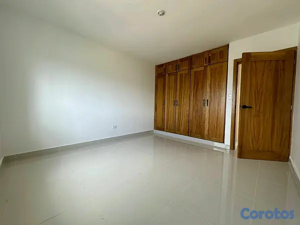 apartamentos - SE VENDE HERMOSO Y ESPACIOSO PRIMER NIVEL EN AVE. HISPANOAMERICANA, SANTIAGO 9