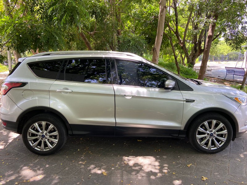 jeepetas y camionetas - Ford escape 2017 titanium 3
