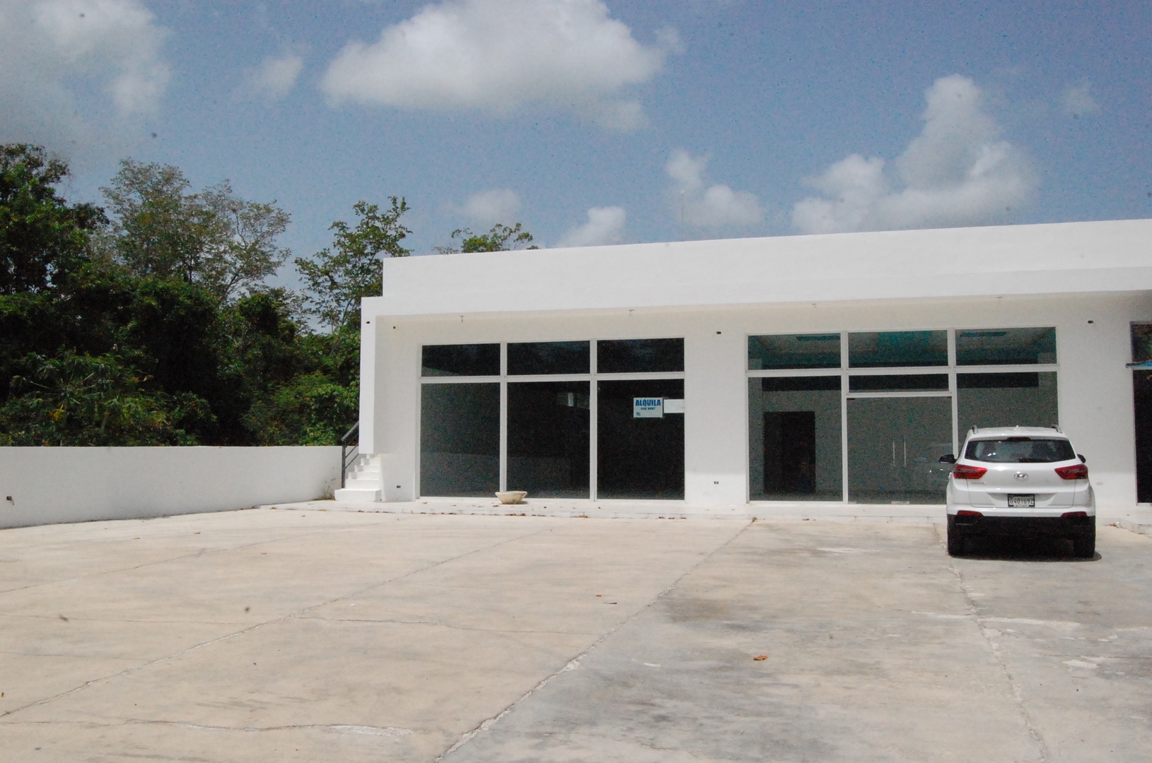 oficinas y locales comerciales - NEGOCIO COMERCIAL MUY AMPLIO BAYAHIBE 