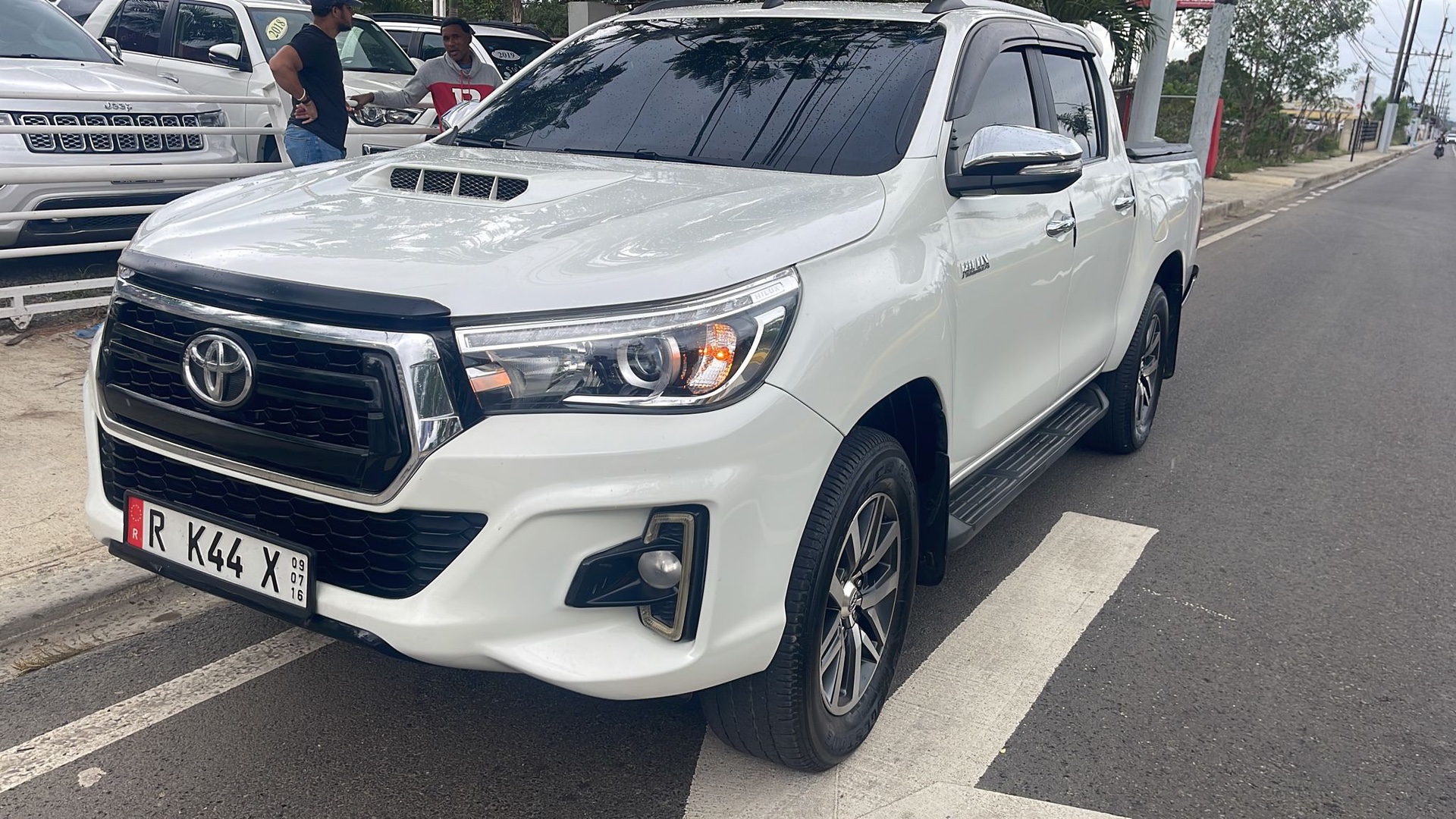 jeepetas y camionetas - Toyota Hilux 2018 limited Blanca 3