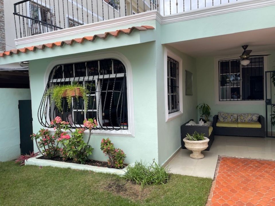 casas - Se vende casa en Jardines Del Sur 
RD$12,500,000
3 HAB
300MST
 9
