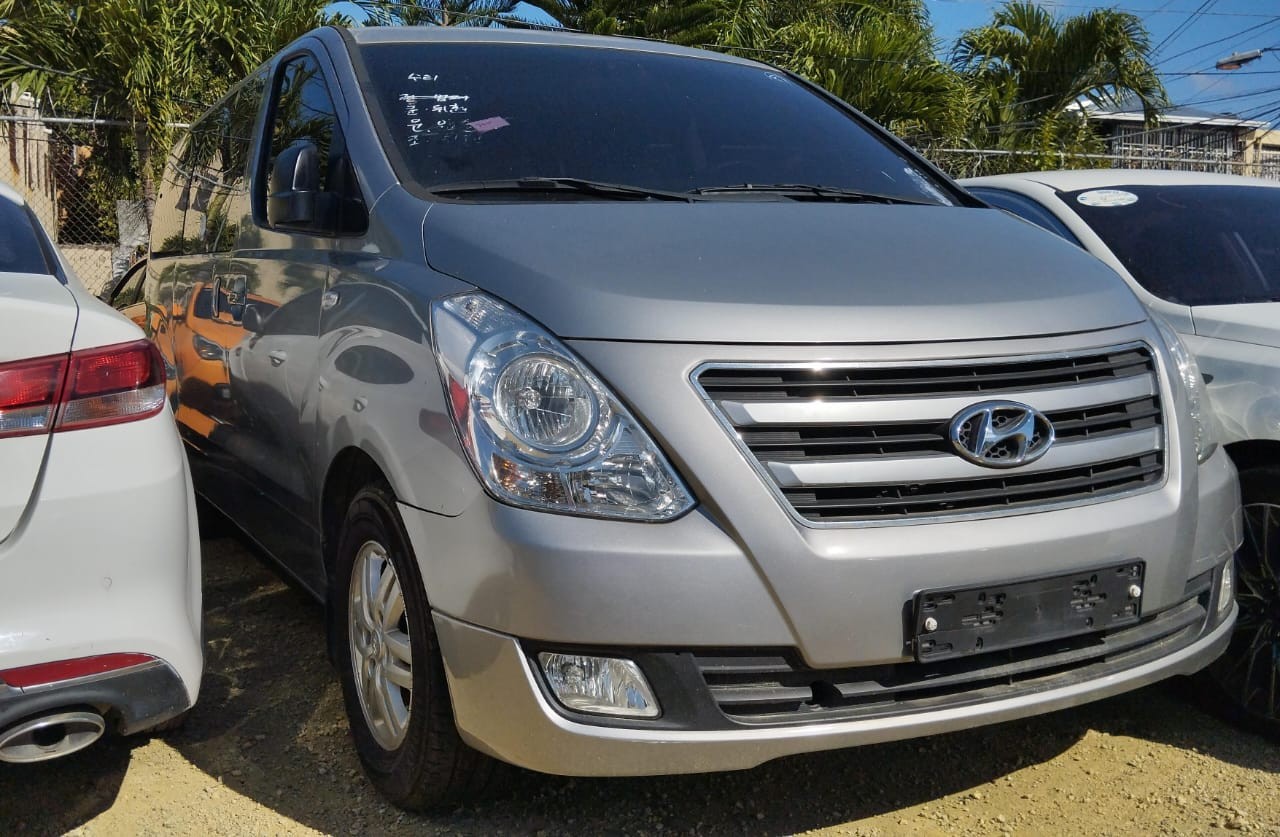 jeepetas y camionetas - HYUNDAI GRAND STAREX 2018 GRIS