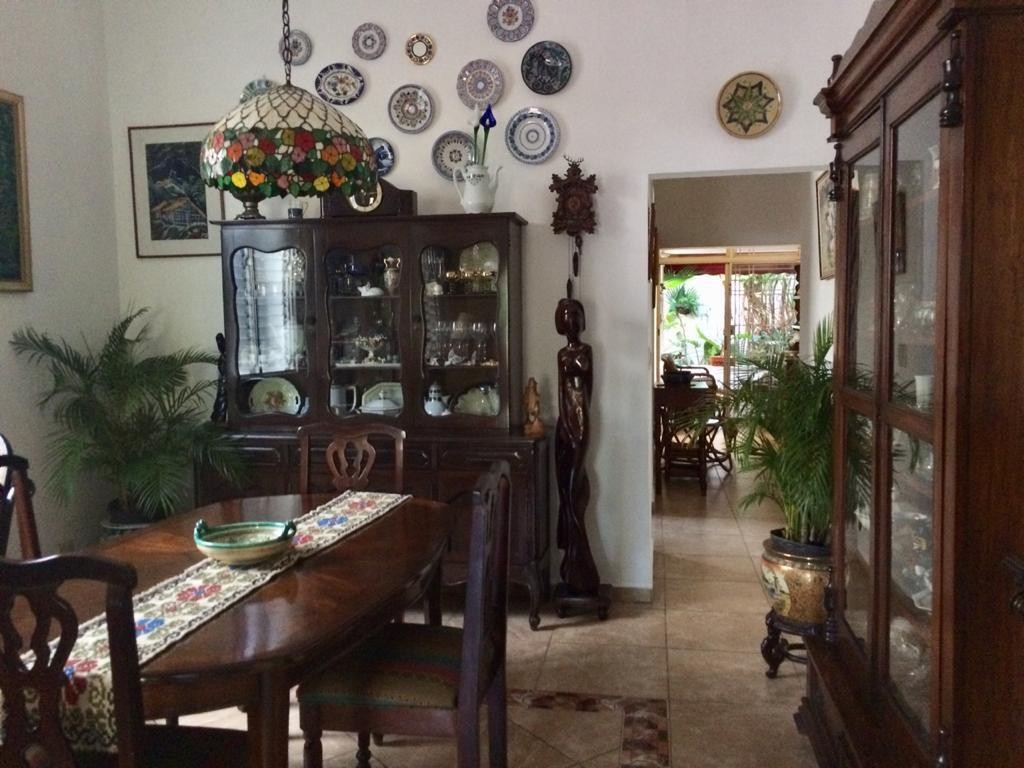 casas - Casa Colonial en Zona Gazcue Dos niveles Seis habitaciones en Venta 4