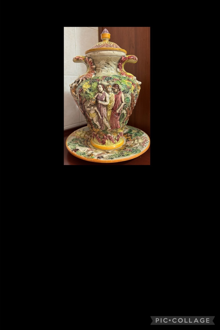 arte y antigüedades - Jarrón porcelana italiana Capodimonte con su plato base