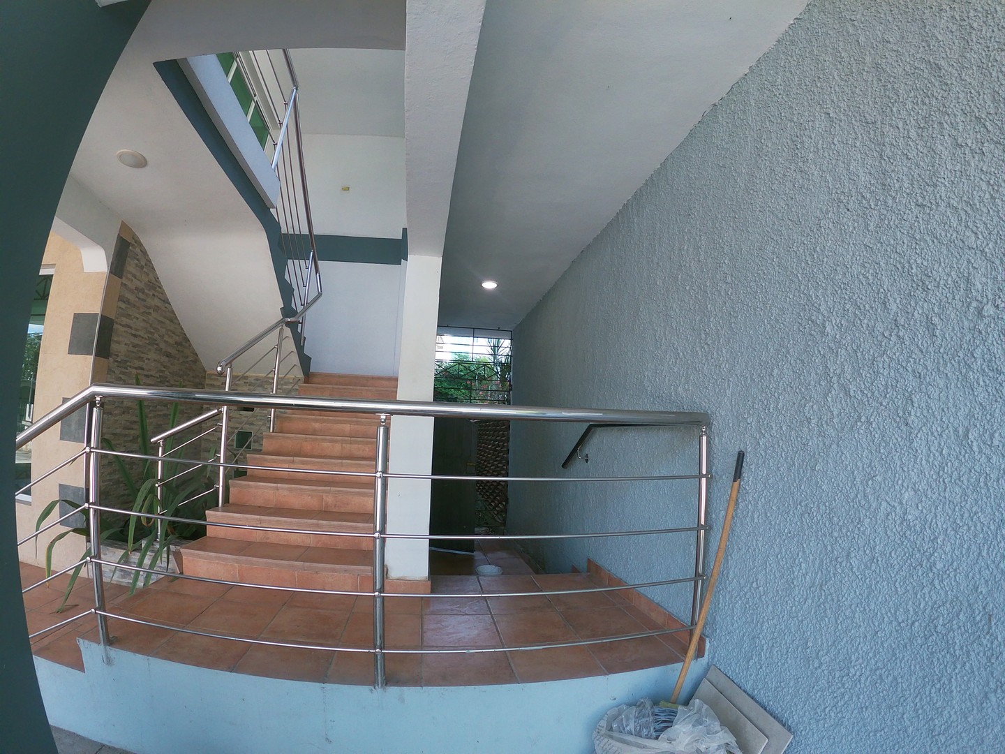 oficinas y locales comerciales - Alquilo local 326 mts 2do piso en el vergel próximo al canal 11 9
