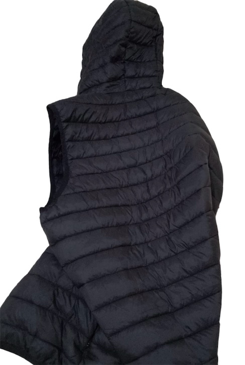 ropa para hombre - Vendo chaleco negro impermeable para hombre. Size XL. $1,500 pesos