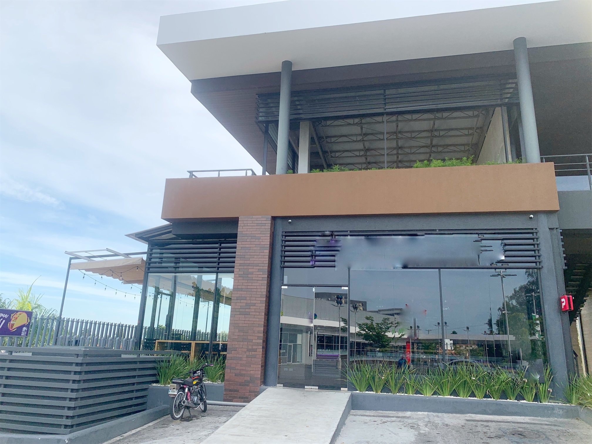 oficinas y locales comerciales - Local con terraza en segundo nivel 3