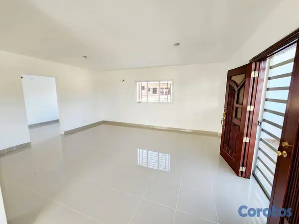 casas - Rento espectacular casa en 2do nivel Av. Independe 3