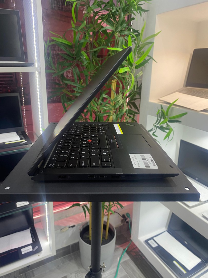 computadoras y laptops - Lenovo ThinkPad Yoga X380 touch Core i5 8va gen 8GB Ram 256GB SSD Windows 11 1