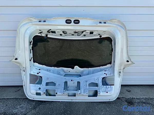 repuestos - COMPUERTA TRASERA MERCEDES GLA250 2020 – COMO NUEV 3