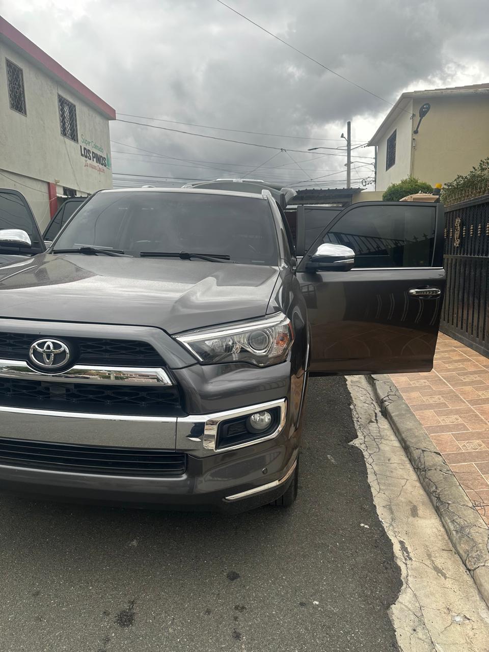 jeepetas y camionetas - Toyota 4runner limited 2014 3