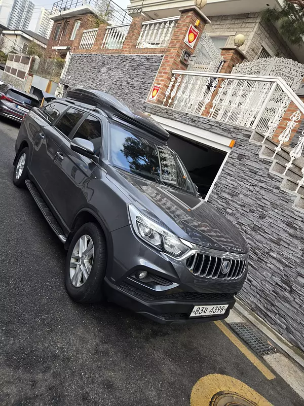 jeepetas y camionetas - KGM REXTON 2019 GRIS OSCURO DIESEL 4