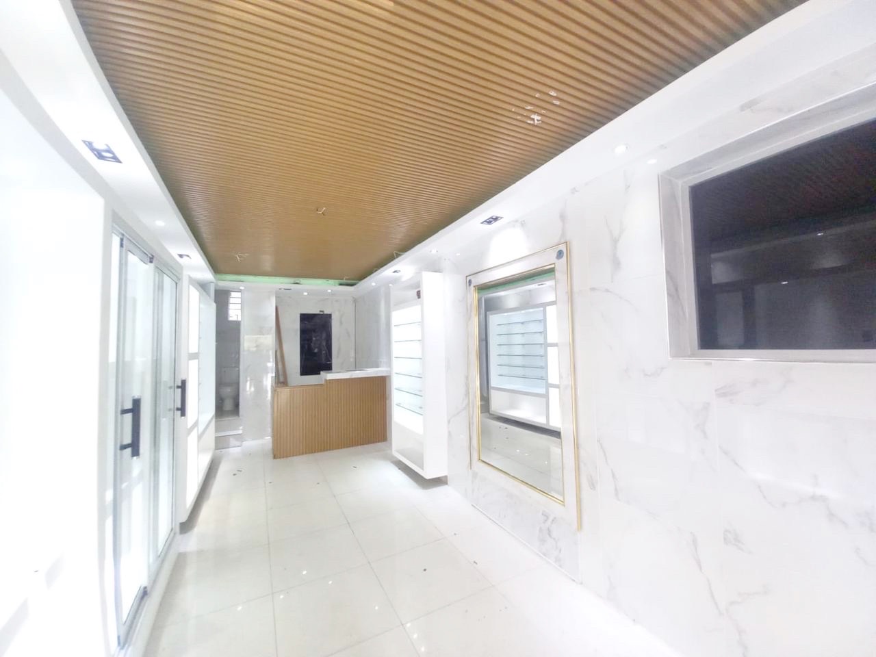 oficinas y locales comerciales - Local en Bella vista  3