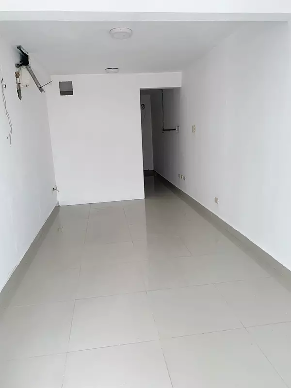 oficinas y locales comerciales - Local céntrico en segundo nivel 3