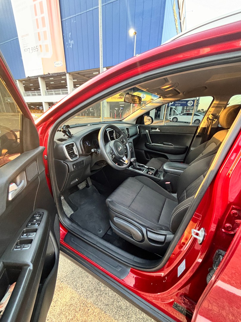 jeepetas y camionetas - Kia Sportage 2017, color rojo, motor DOHC 16V, como nueva. 2