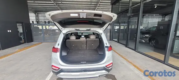 jeepetas y camionetas - HYUNDAI SANTA FE SE 2019 motor DOCH impecable  8